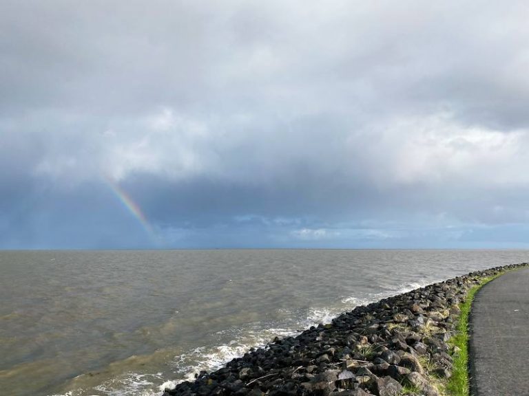 De dalende regenboog |  Herfst in Noord-Friesland